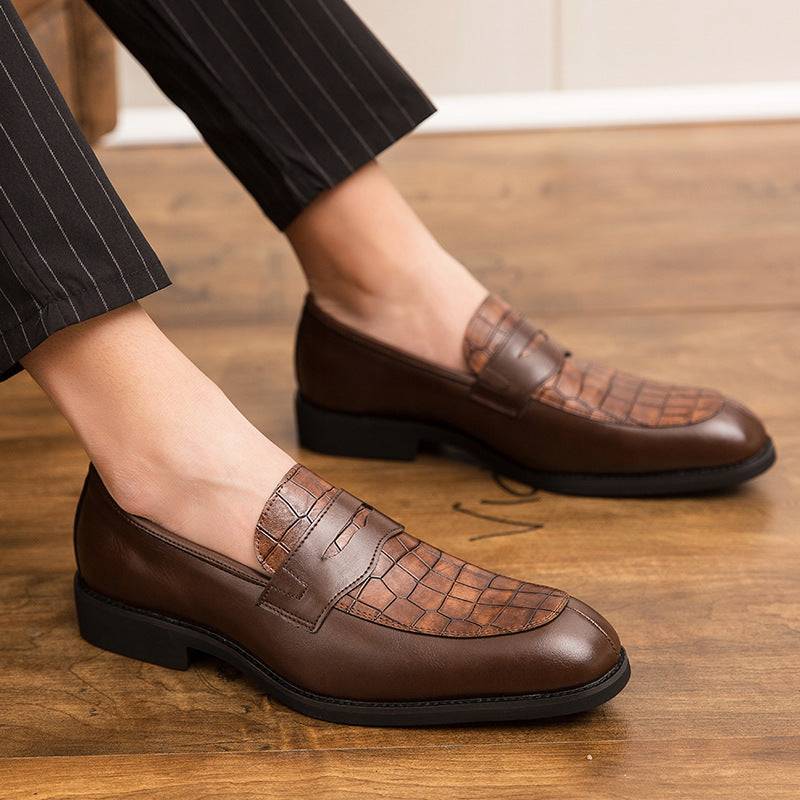 Brown men's pointed leather shoes with light brown textured upper, offering a refined and versatile style for any occasion.